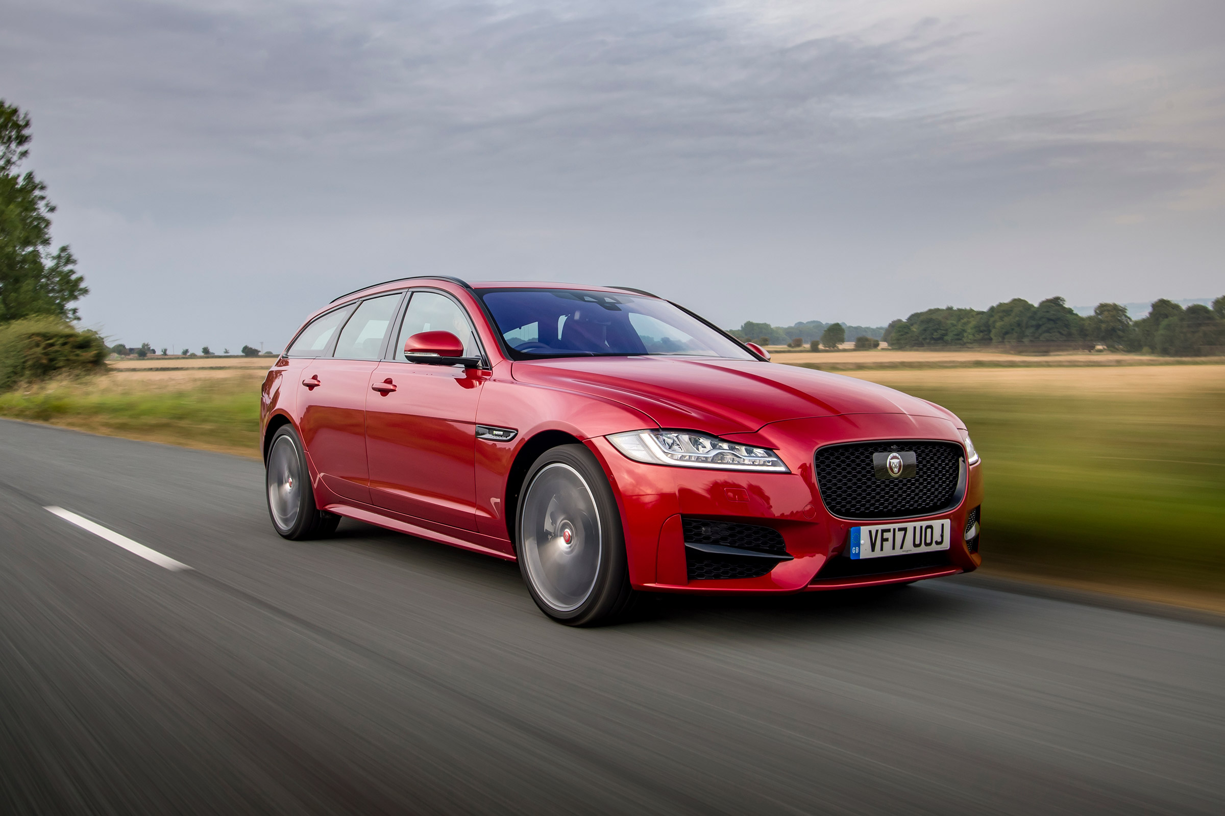 Jaguar XF Sportbrake - front tracking