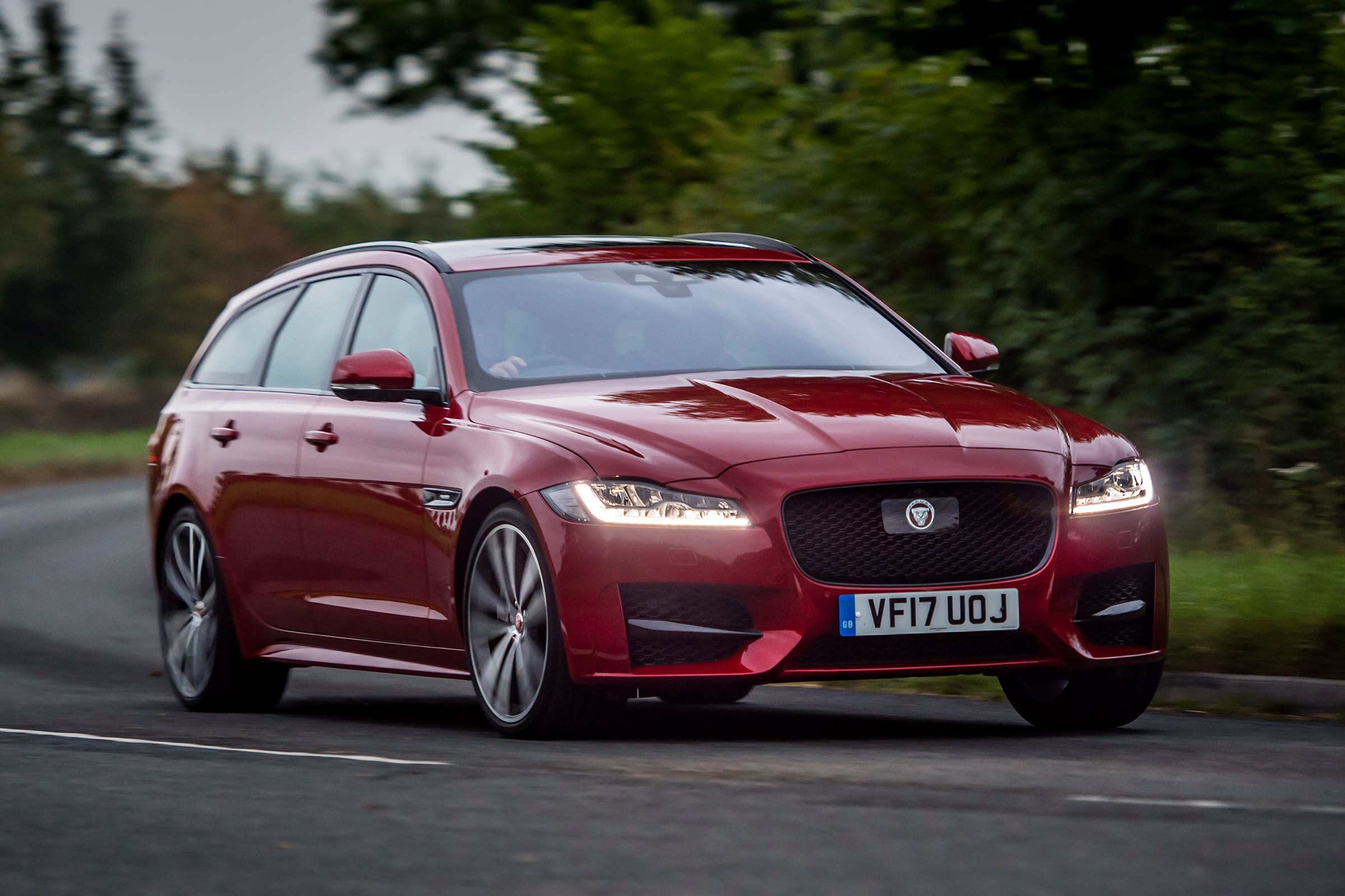 Jaguar XF Sportbrake - front cornering