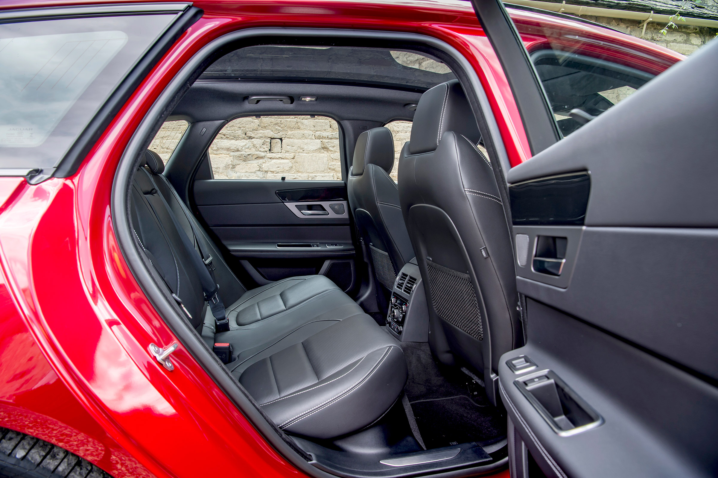 Jaguar XF Sportbrake - rear seats