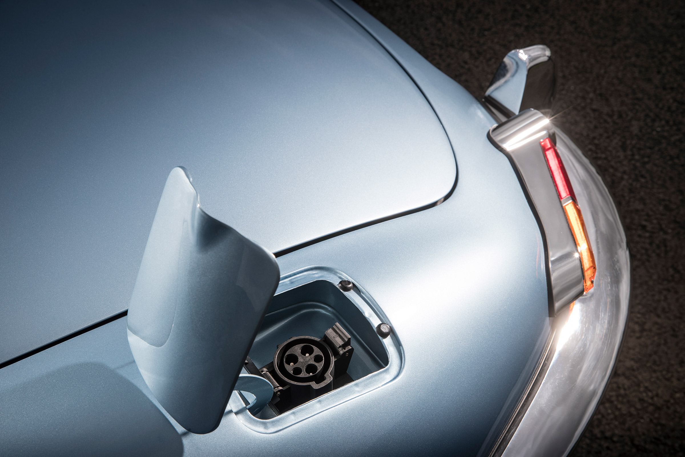 Jaguar E-Type Zero - charging