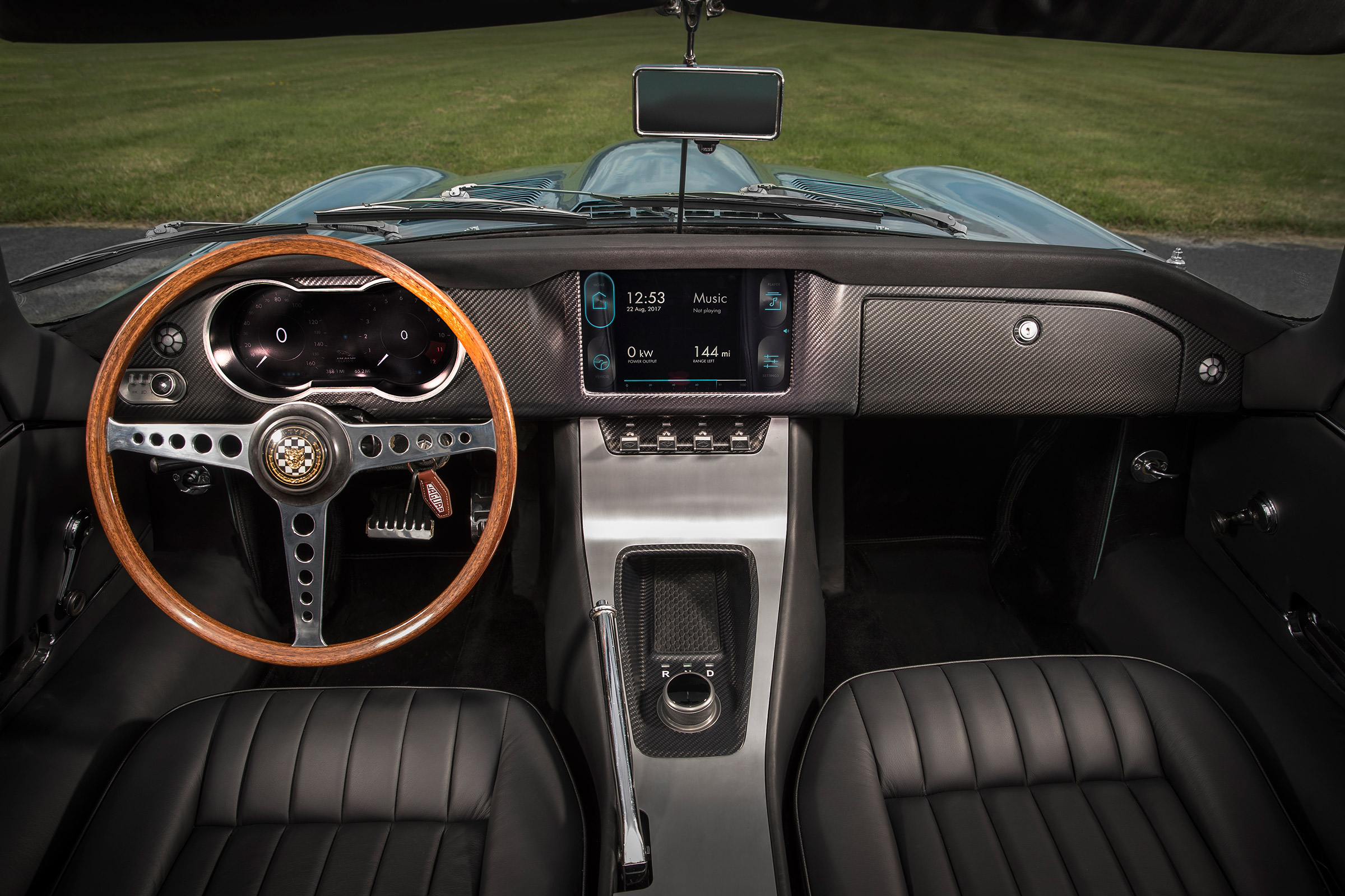 Jaguar E-Type Zero - dash