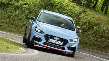 Hyundai i30 N - front cornering