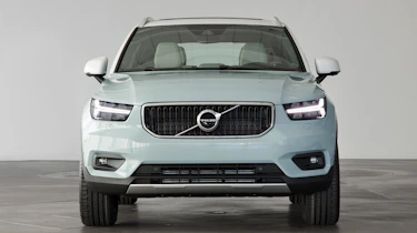 Volvo XC40 - Amazon Blue full front