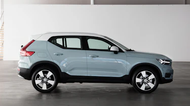 Volvo XC40 - Amazon Blue side