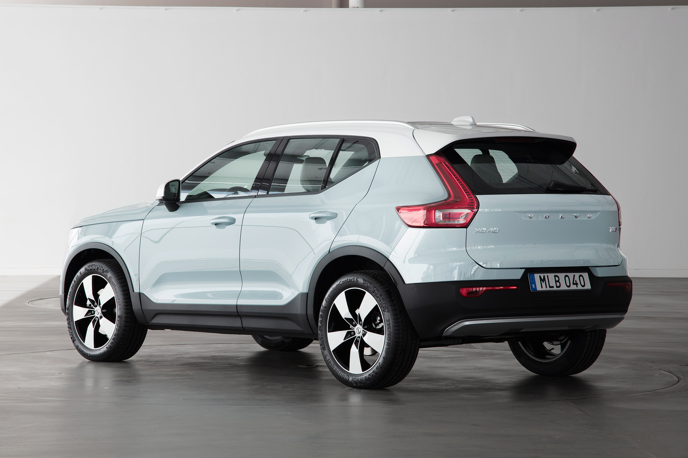 Volvo XC40 - Amazon Blue rear