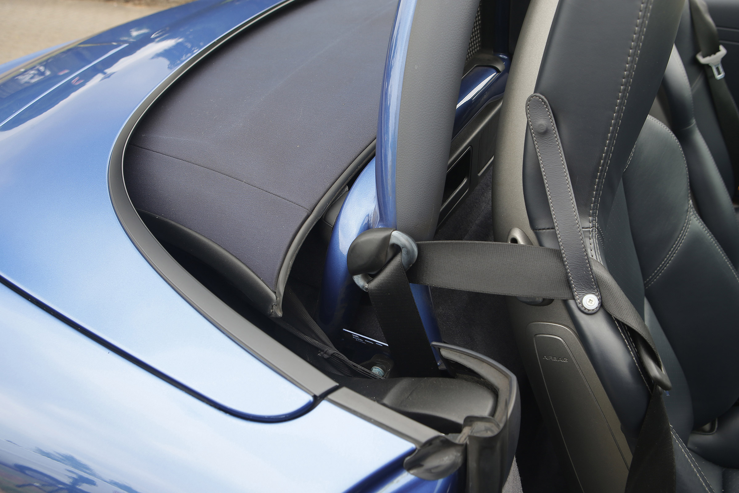 Used Porsche Boxster - seat belt