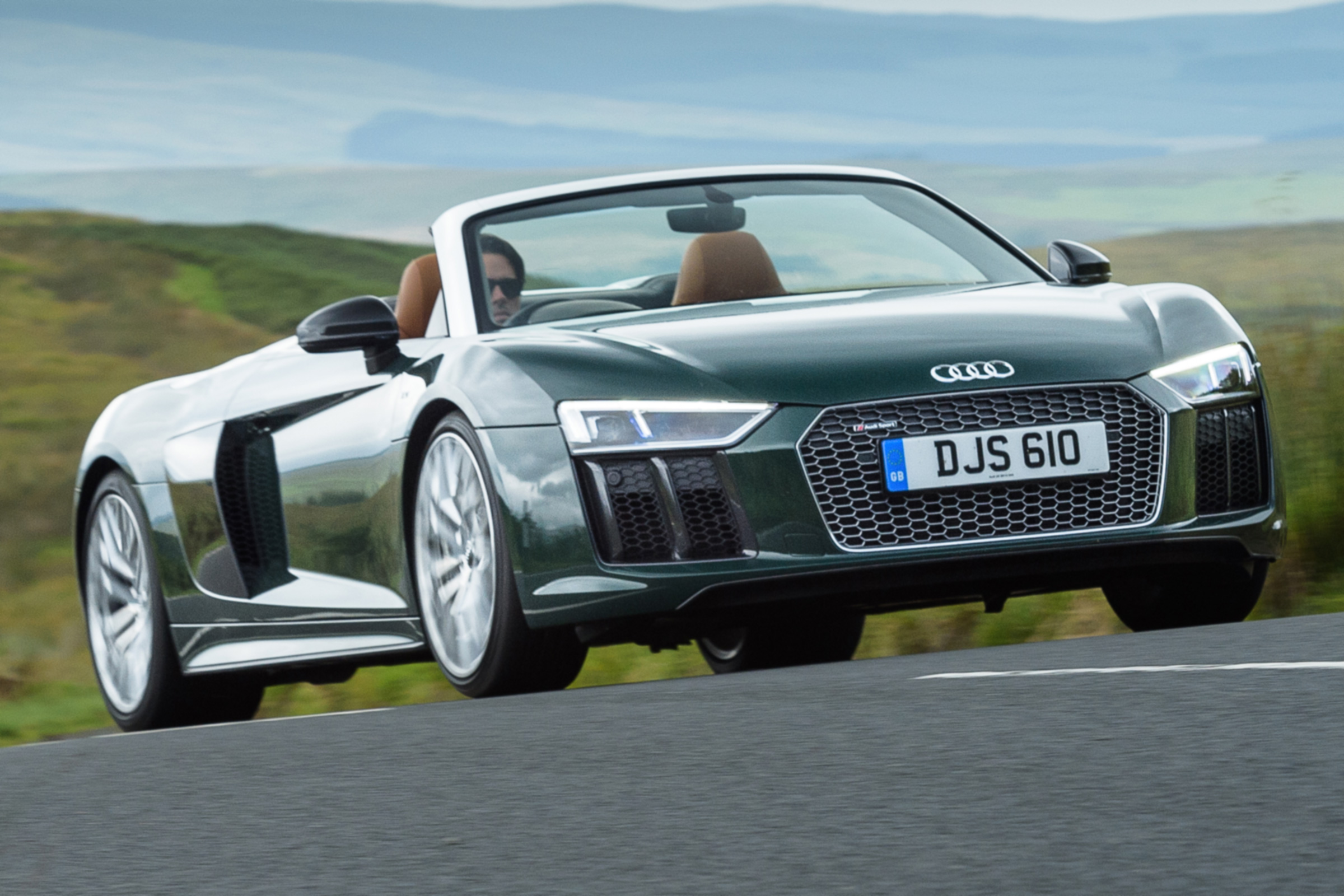 Audi R8 Spyder V10 plus - front bumper action