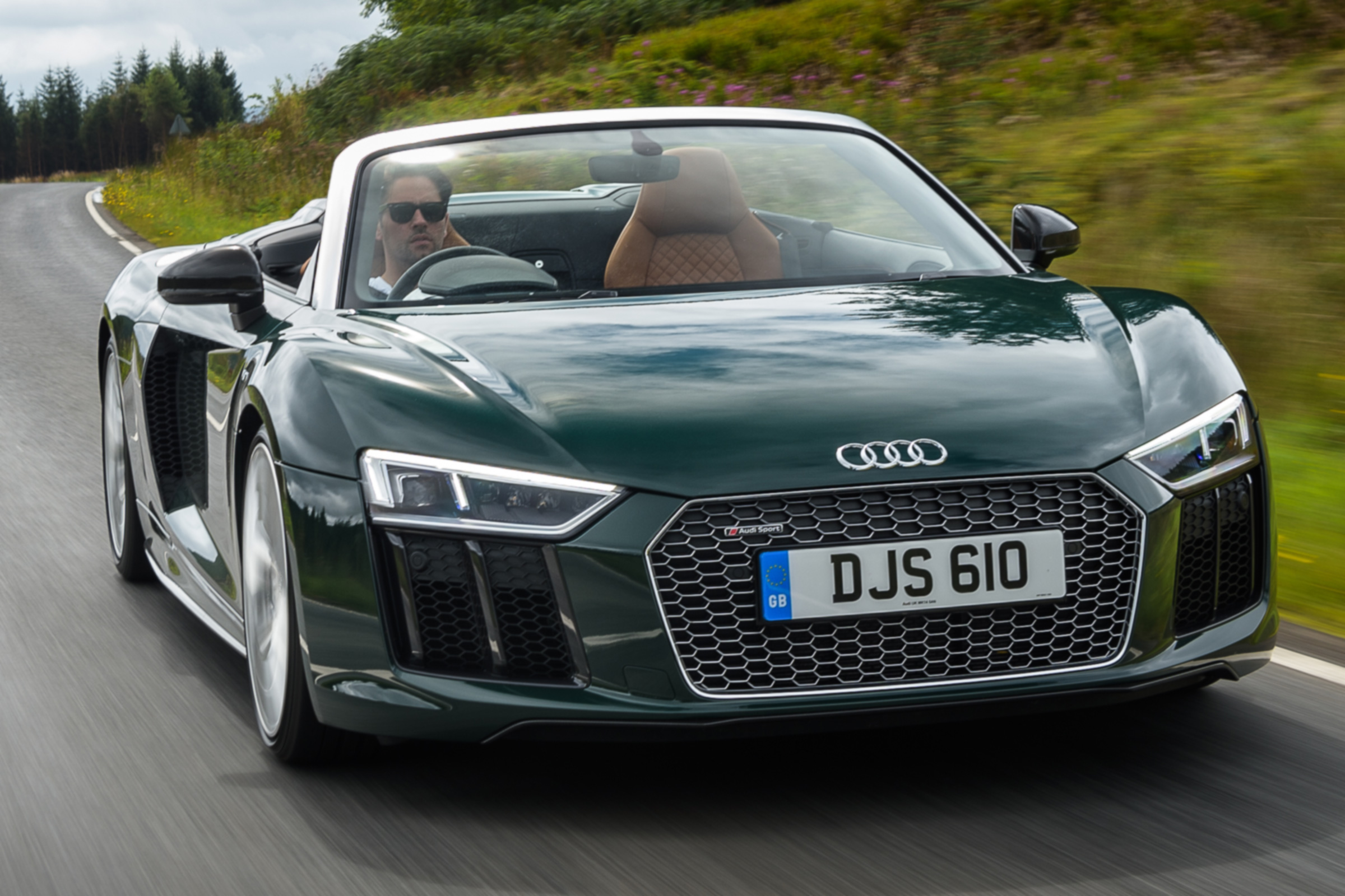 Audi R8 Spyder V10 plus - road action