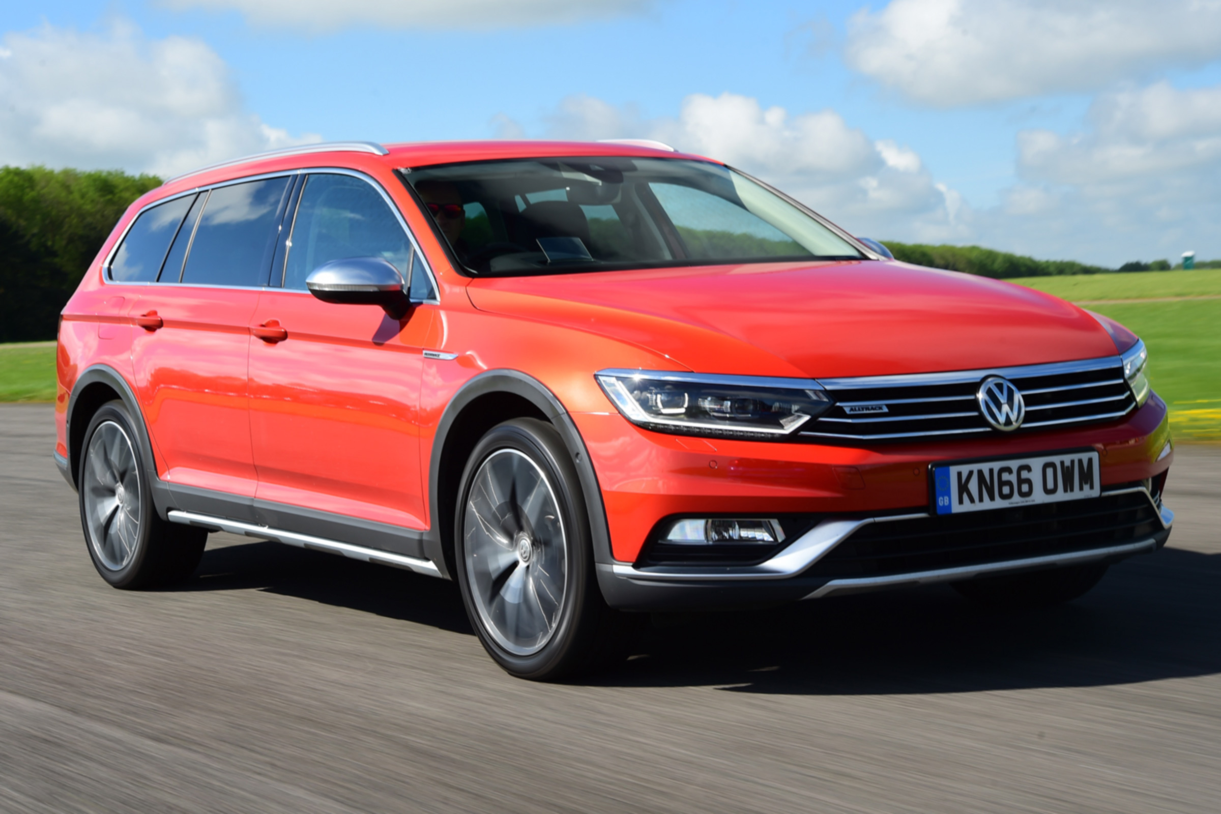 Volkswagen Passat Alltrack - front 