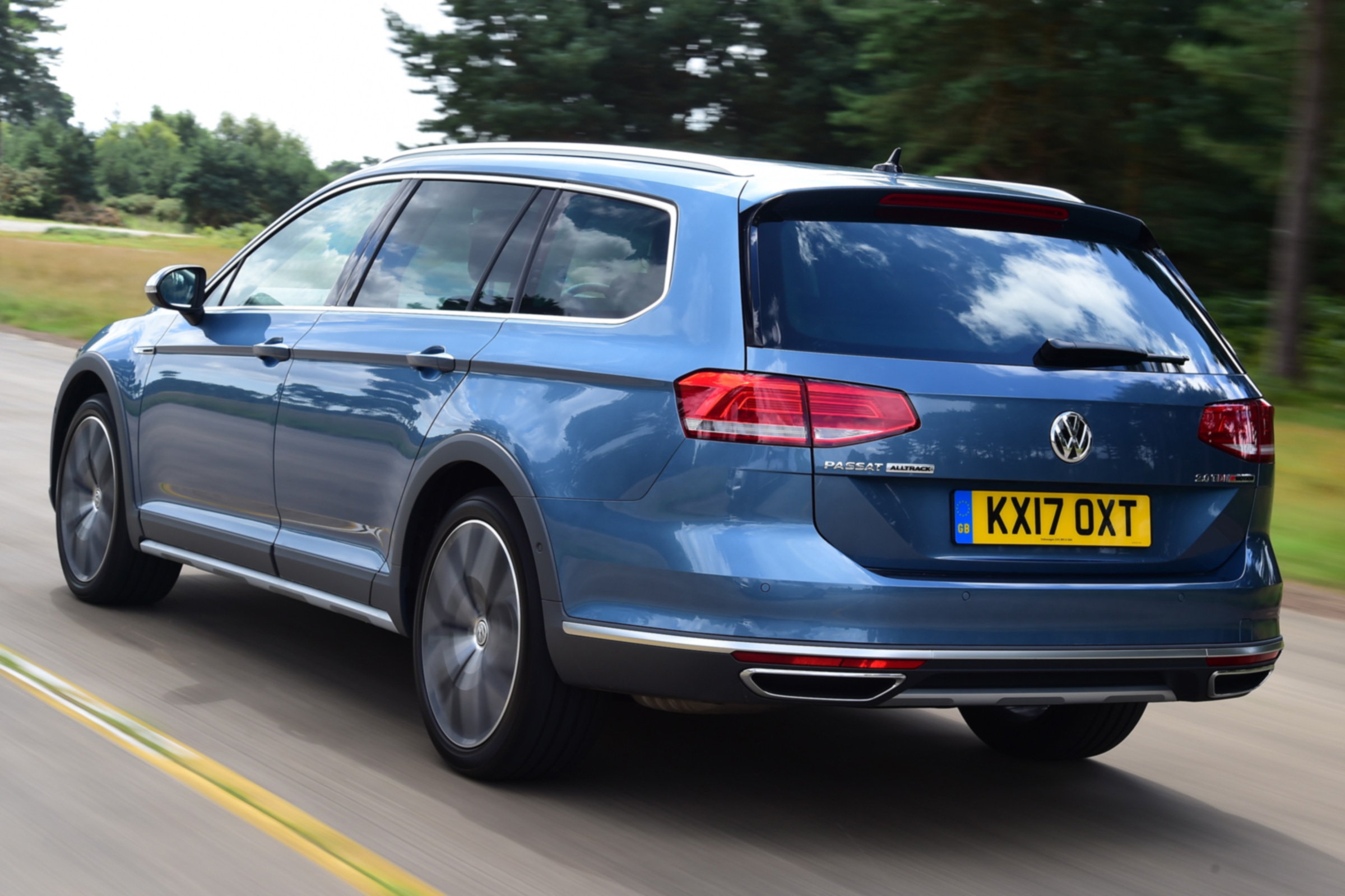 Volkswagen Passat Alltrack - rear quarter
