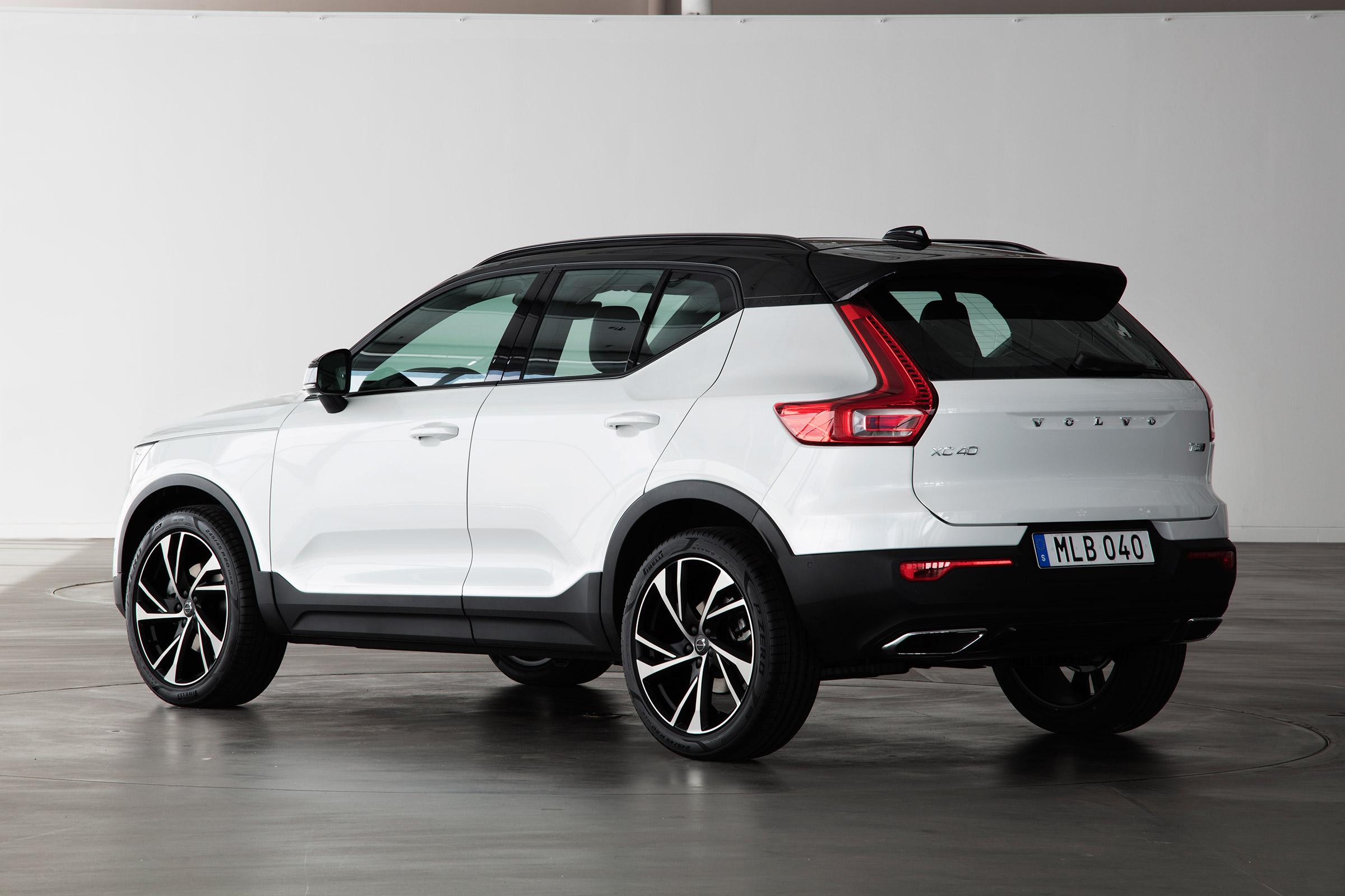 Volvo XC40 - Crystal White rear