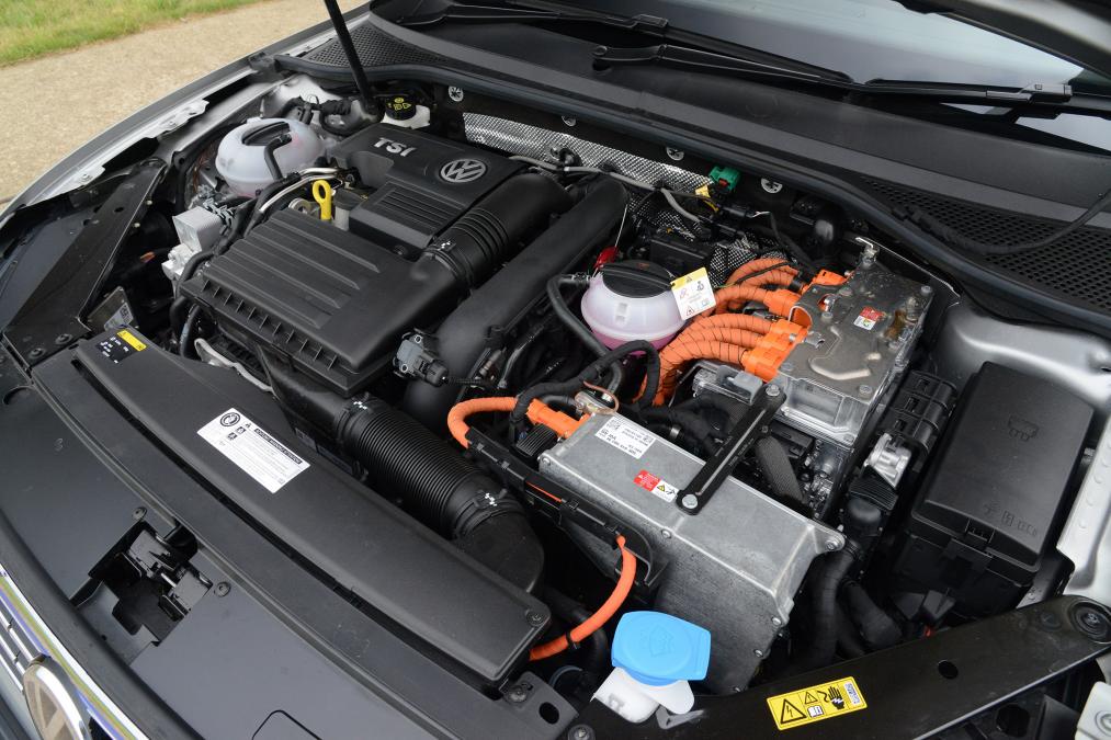 Volkswagen Passat GTE - engine