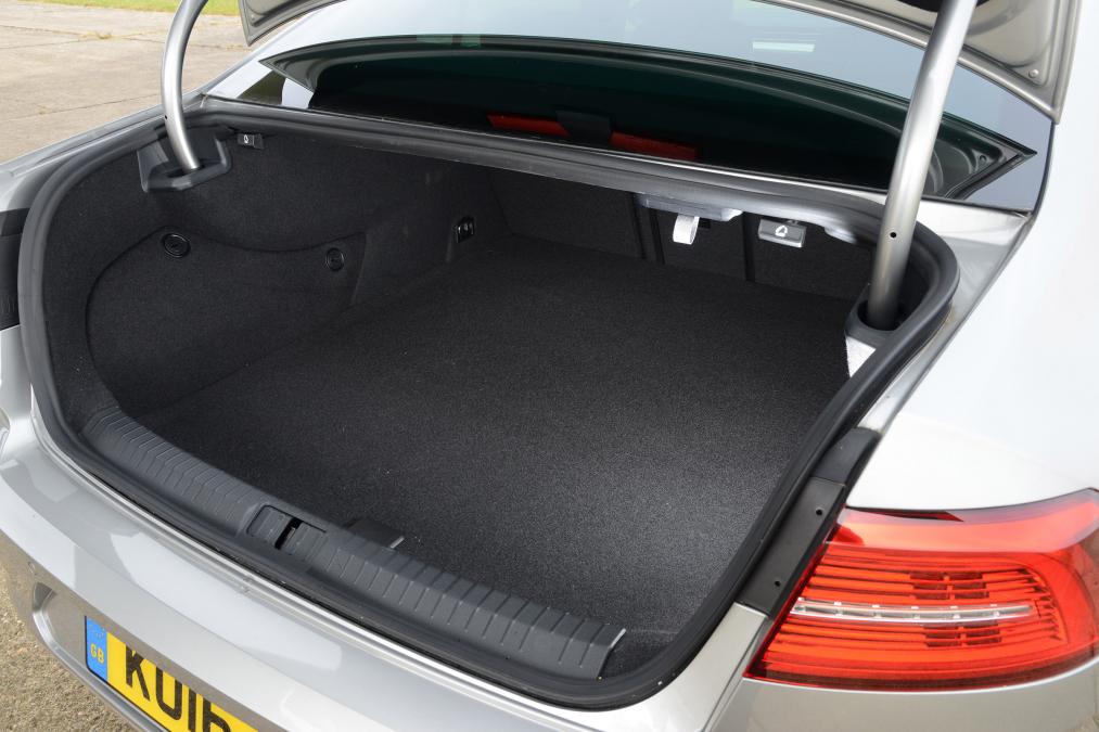 Volkswagen Passat GTE - boot