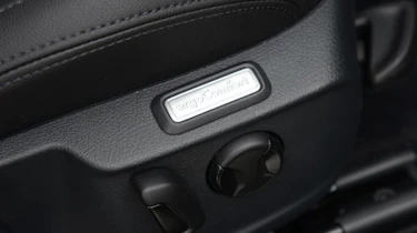 Volkswagen Passat GTE - seat detail