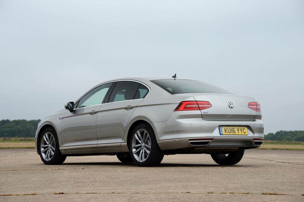 Volkswagen Passat GTE - rear static