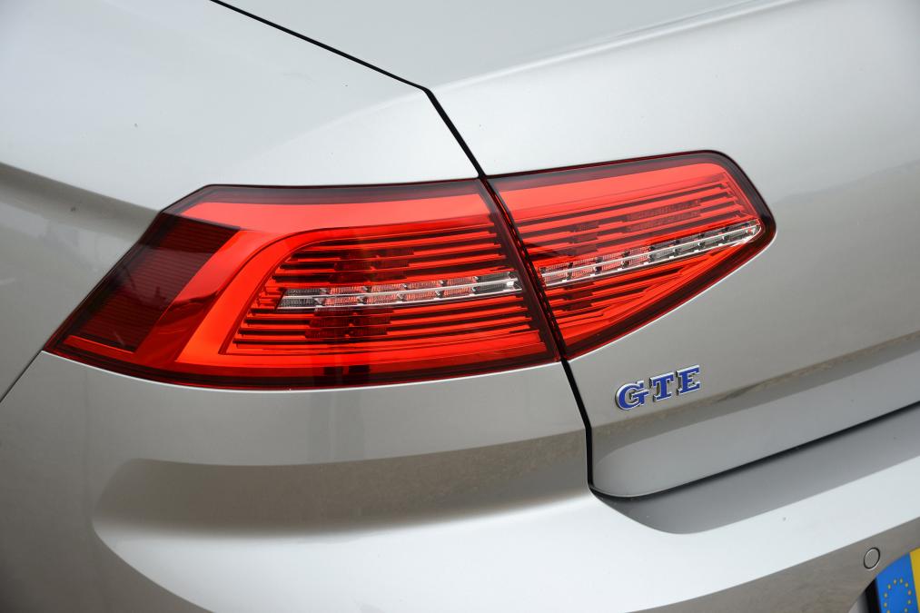 Volkswagen Passat GTE - rear light