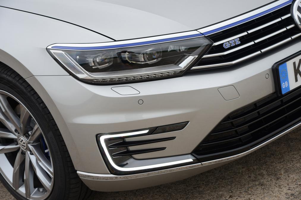 Volkswagen Passat GTE - grille