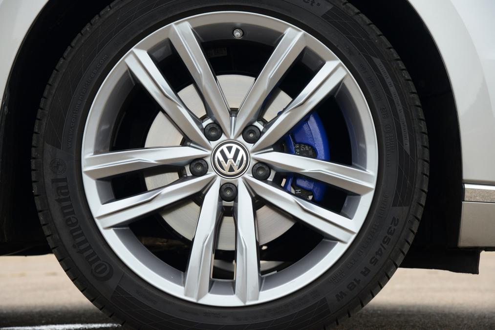 Volkswagen Passat GTE - wheel