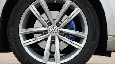 Volkswagen Passat GTE - wheel