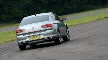 Volkswagen Passat GTE - rear cornering