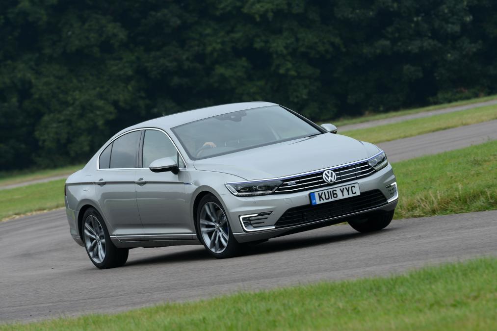 Volkswagen Passat GTE - front cornering