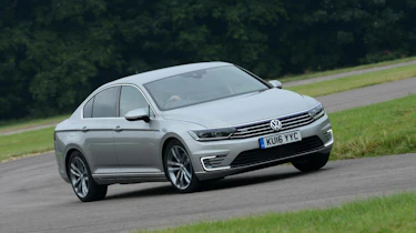 Volkswagen Passat GTE - front cornering