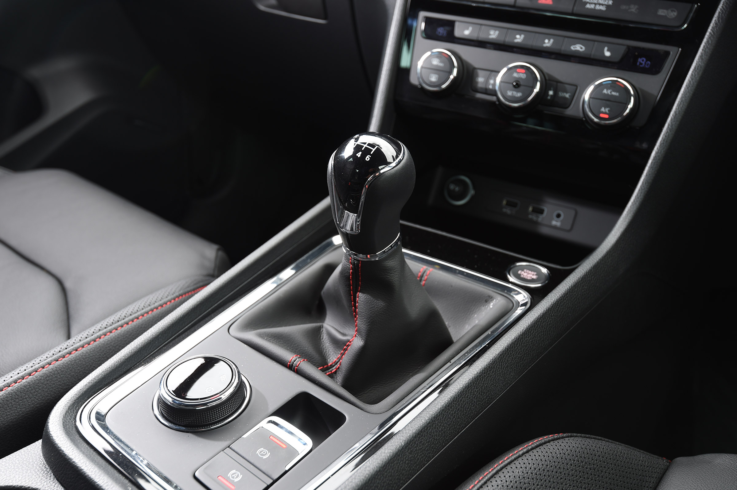 SEAT Ateca FR - centre console
