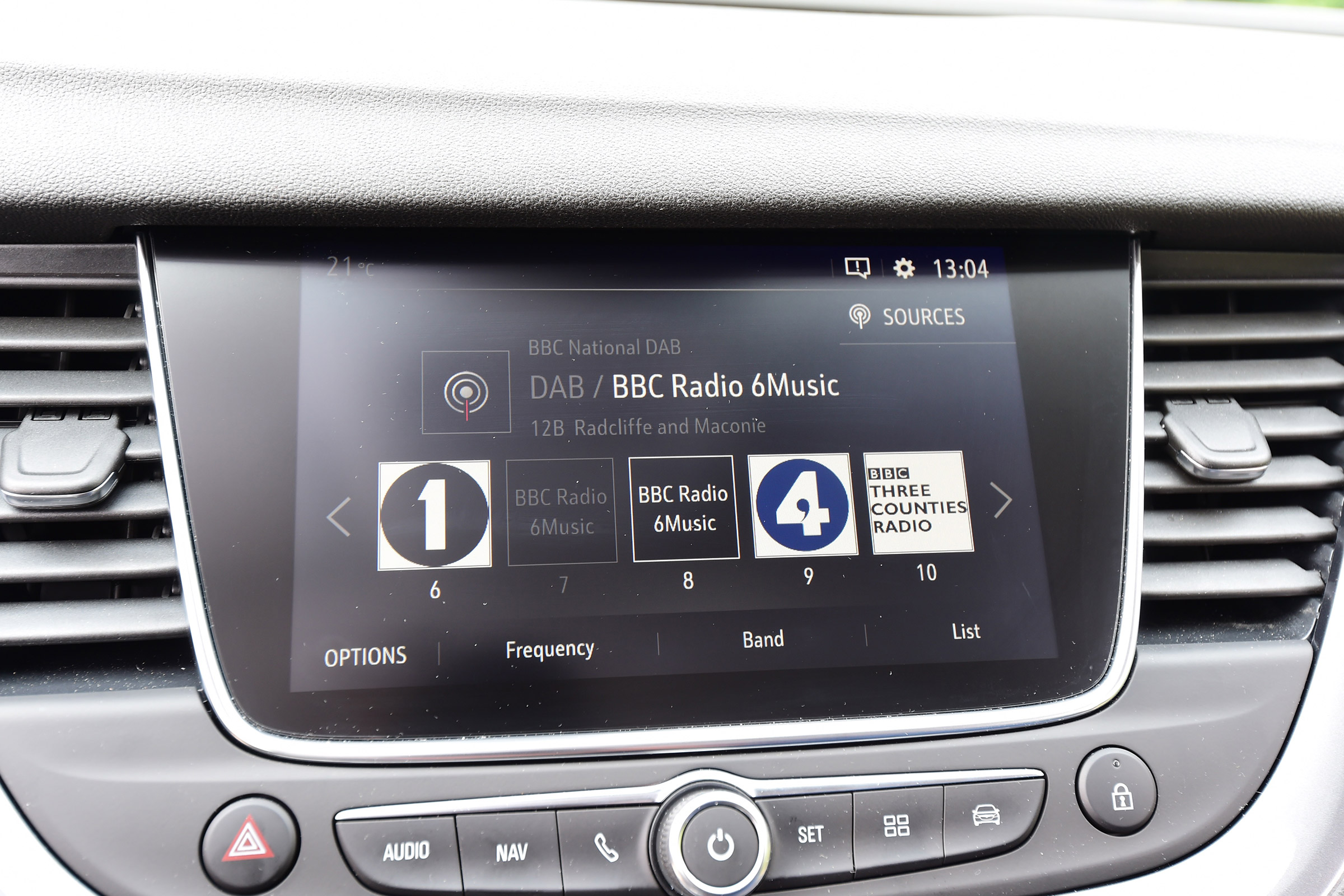 Vauxhall Grandland X - DAB radio