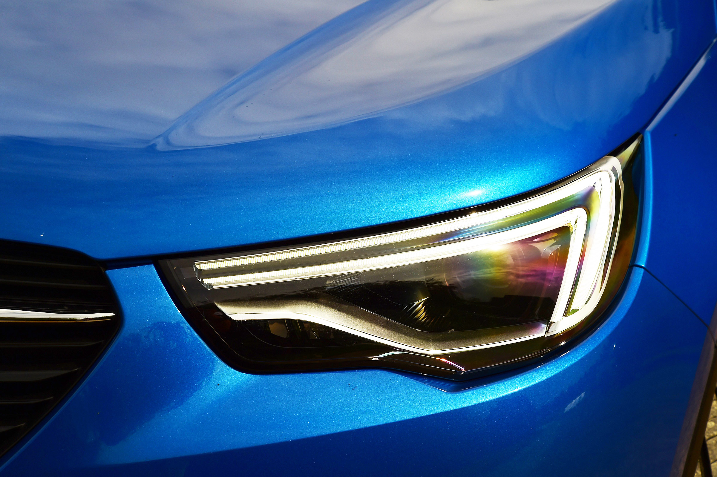 Vauxhall Grandland X - front light detail