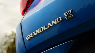 Vauxhall Grandland X - badge