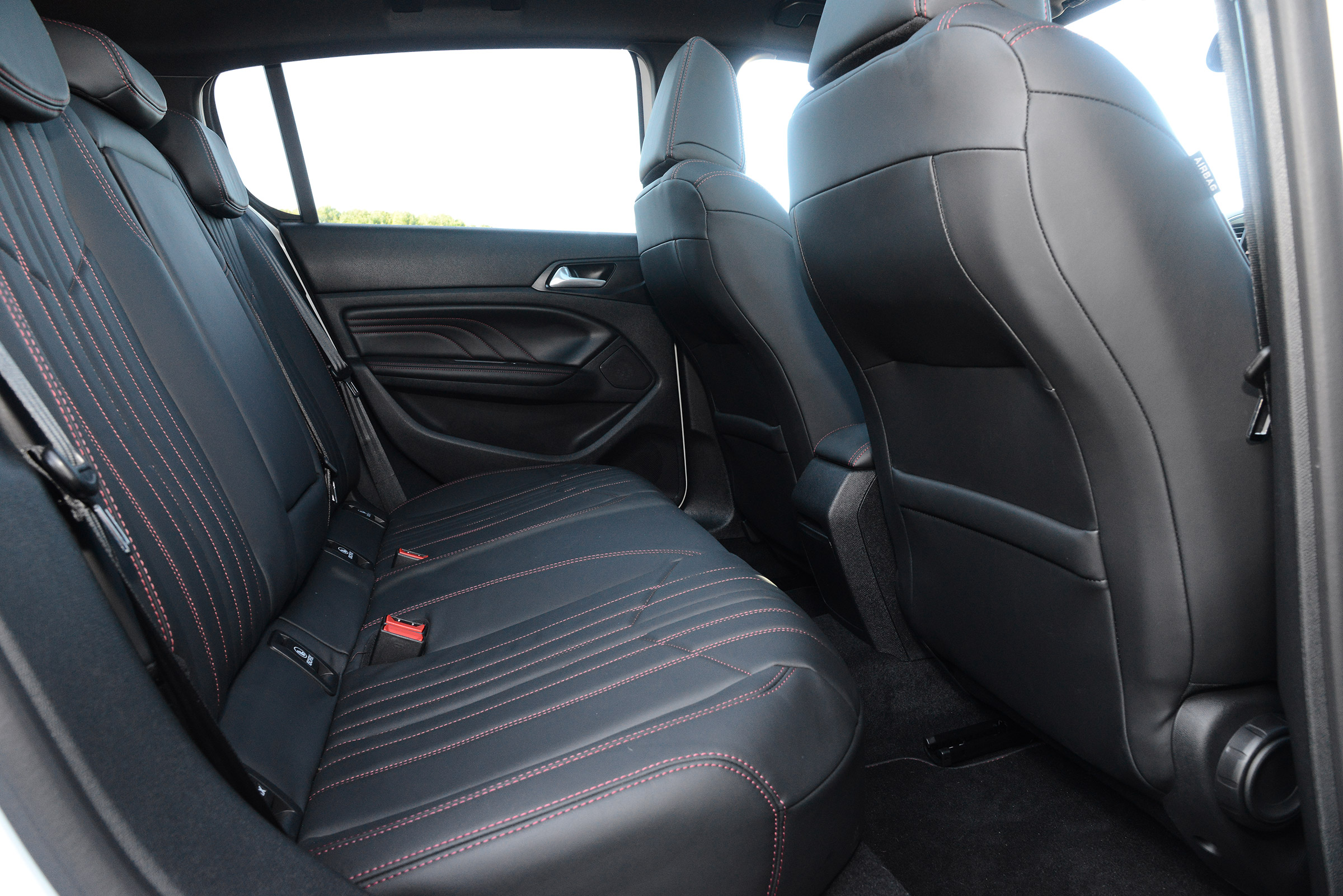 Peugeot 308  - rear seats