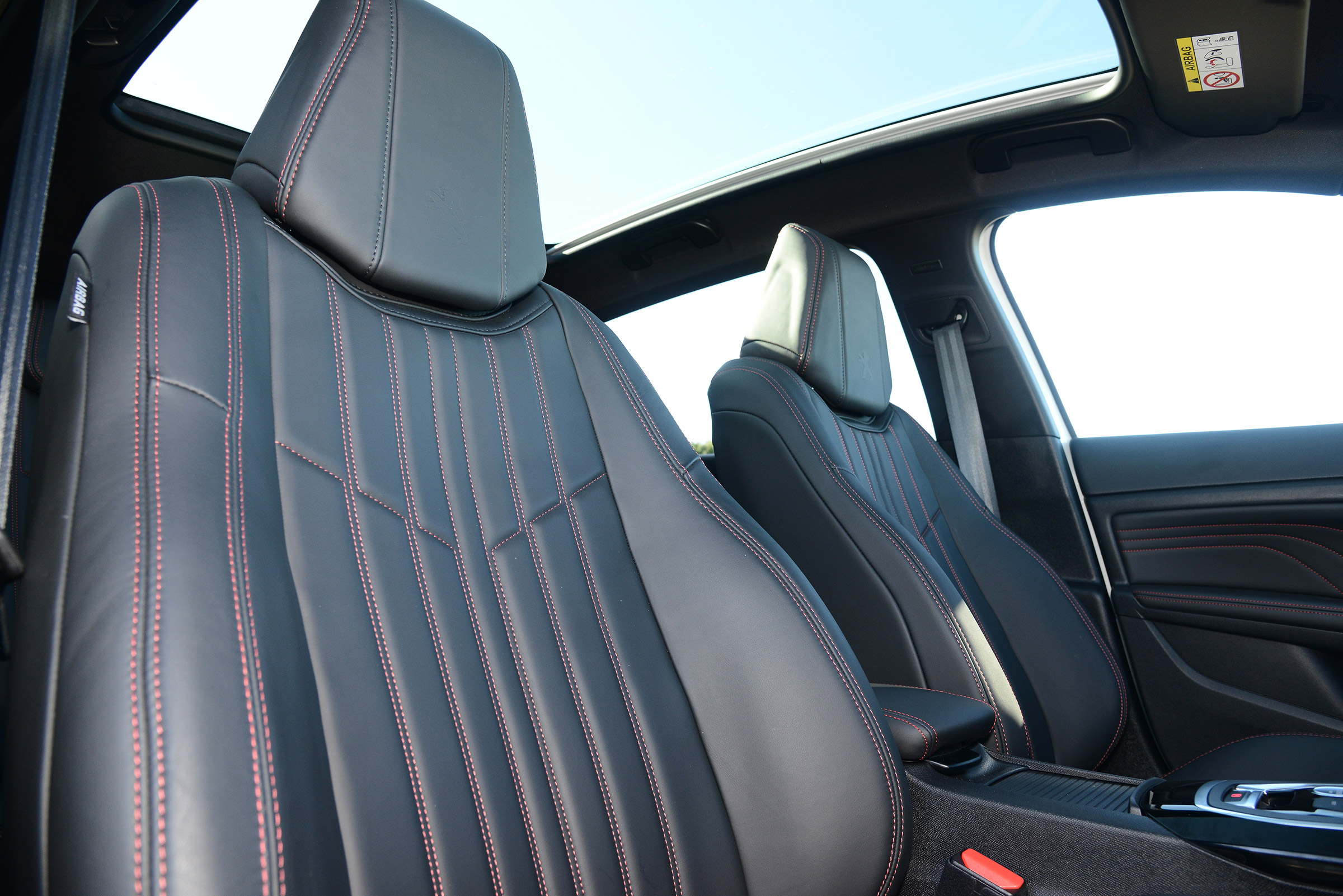 Peugeot 308  - front seats