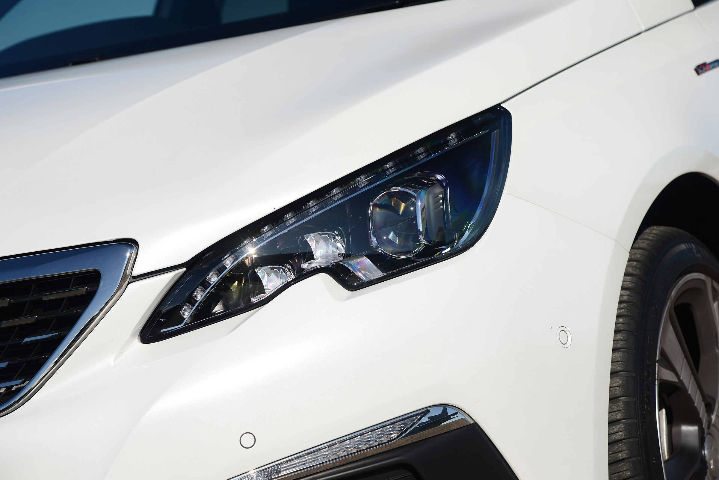 Peugeot 308  - front light