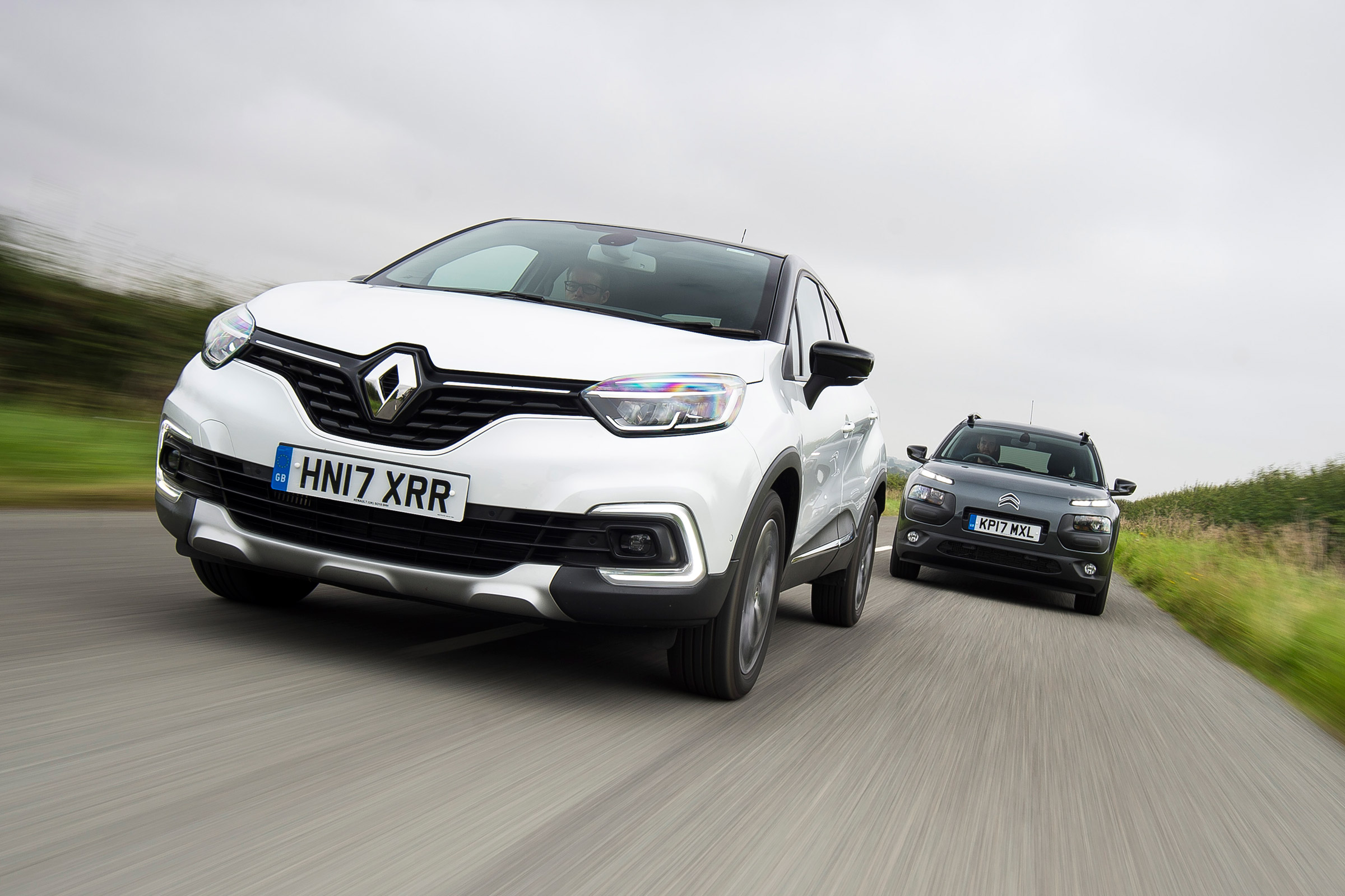 Renault Captur vs Citroen C4 Cactus - head-to-head