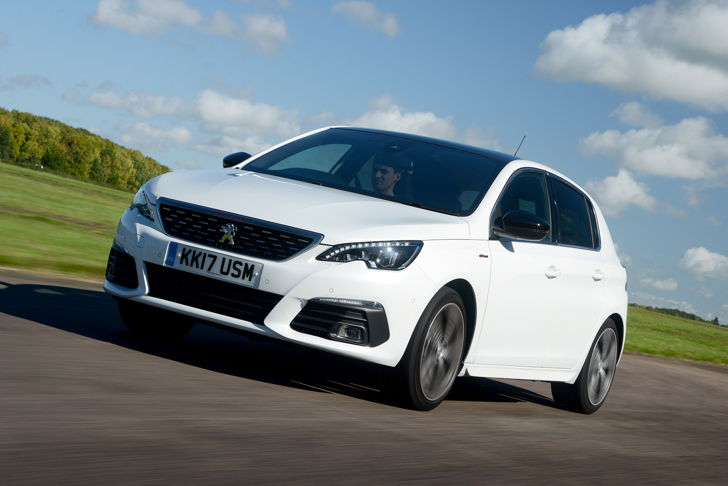 Peugeot 308  - front action