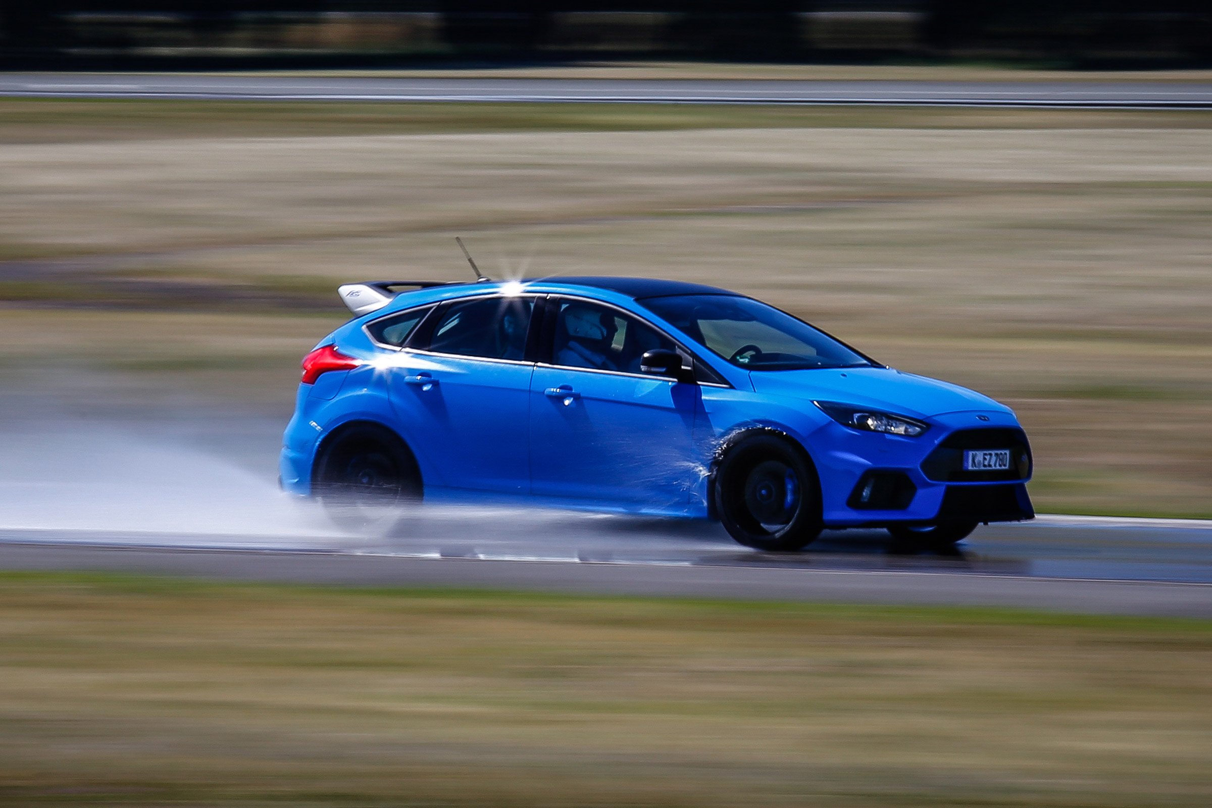 Ford Focus RS Edition - front action