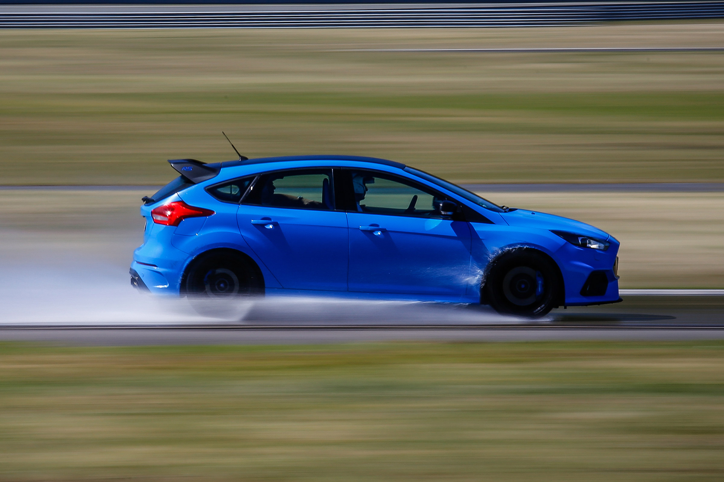 Ford Focus RS Edition - side