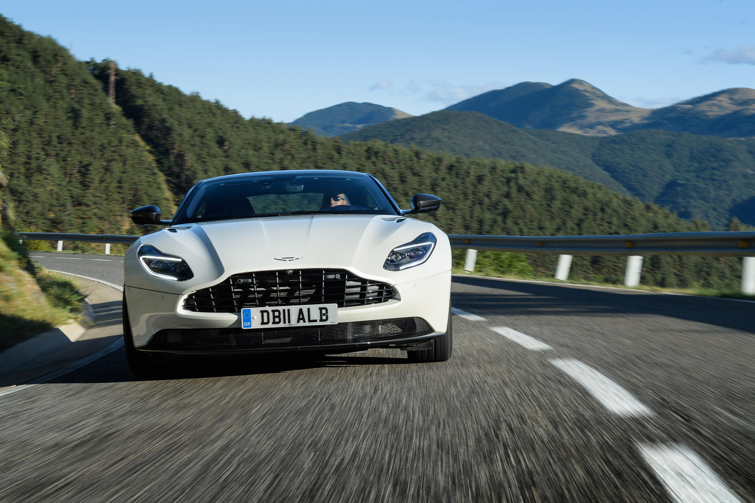 Aston Martin DB11 V8 - full front