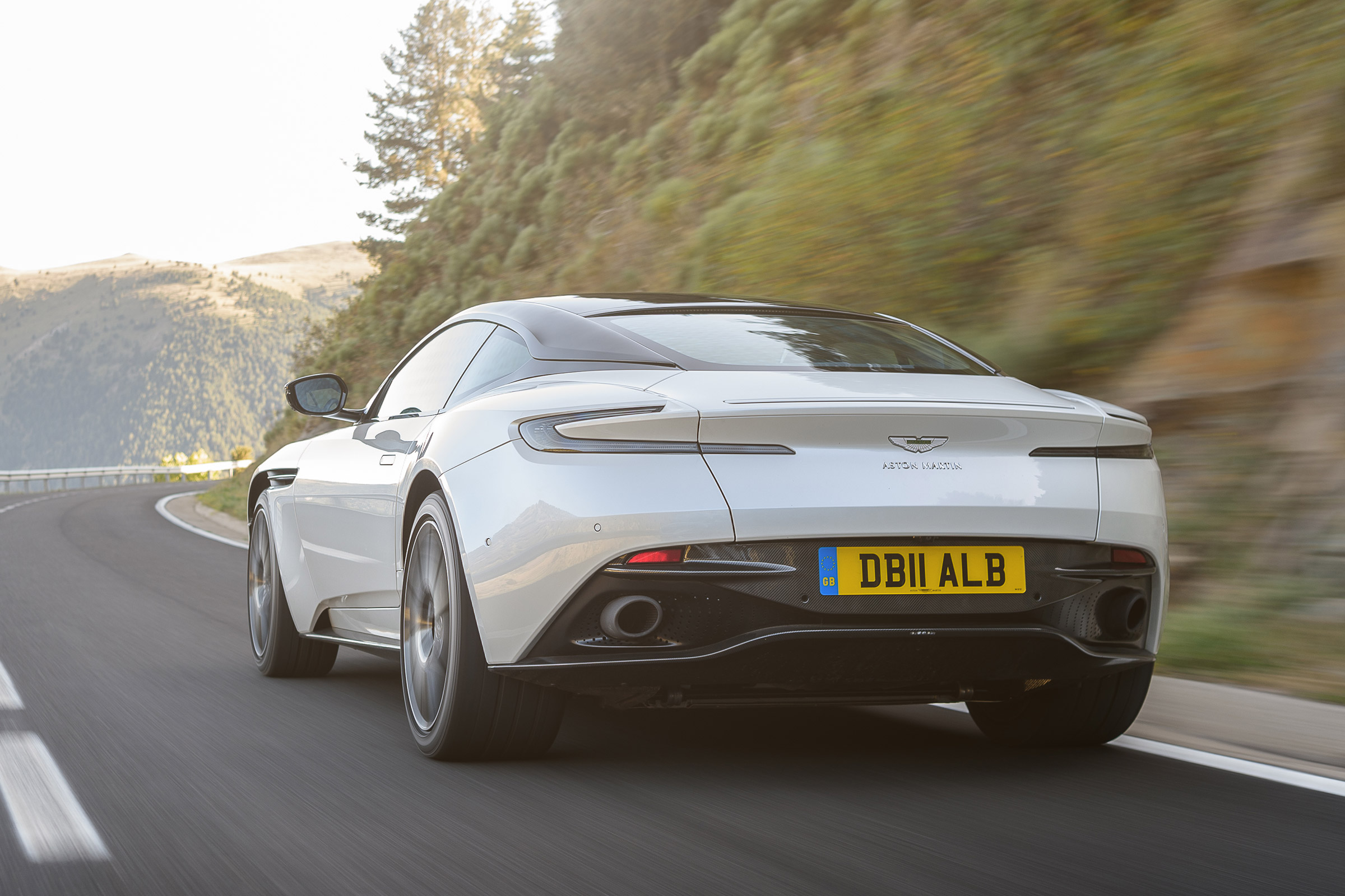 Aston Martin DB11 V8 - rear