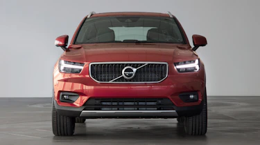 Volvo XC40 - Fusion Red full front