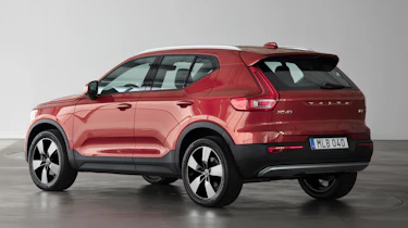 Volvo XC40 - Fusion Red rear