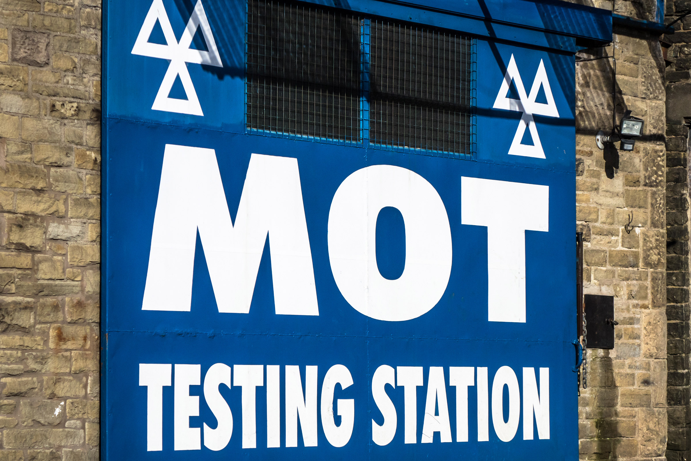 MOT testing station