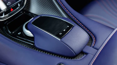 Aston Martin DB11 V8 - infotainment controls