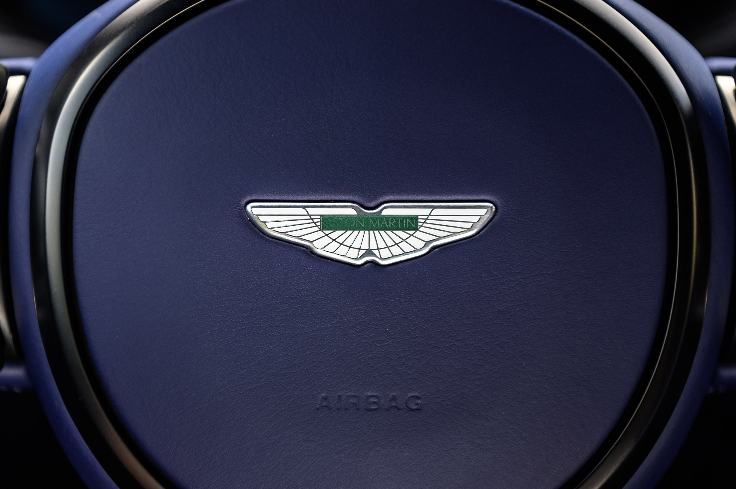 Aston Martin DB11 V8 - badge