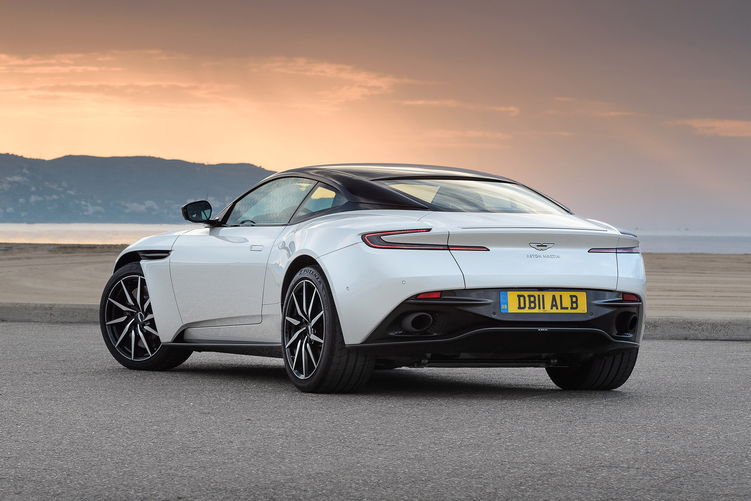 Aston Martin DB11 V8 - rear static