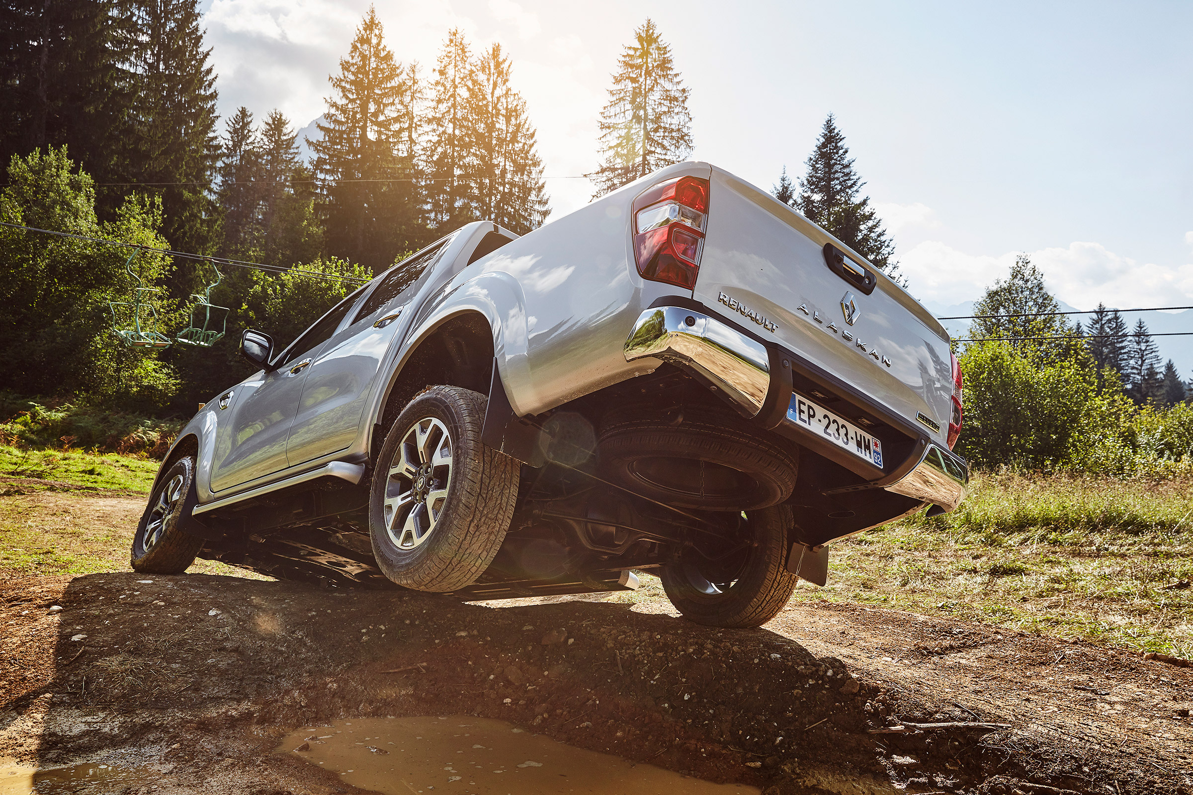 Renault Alaskan - off-road rear action