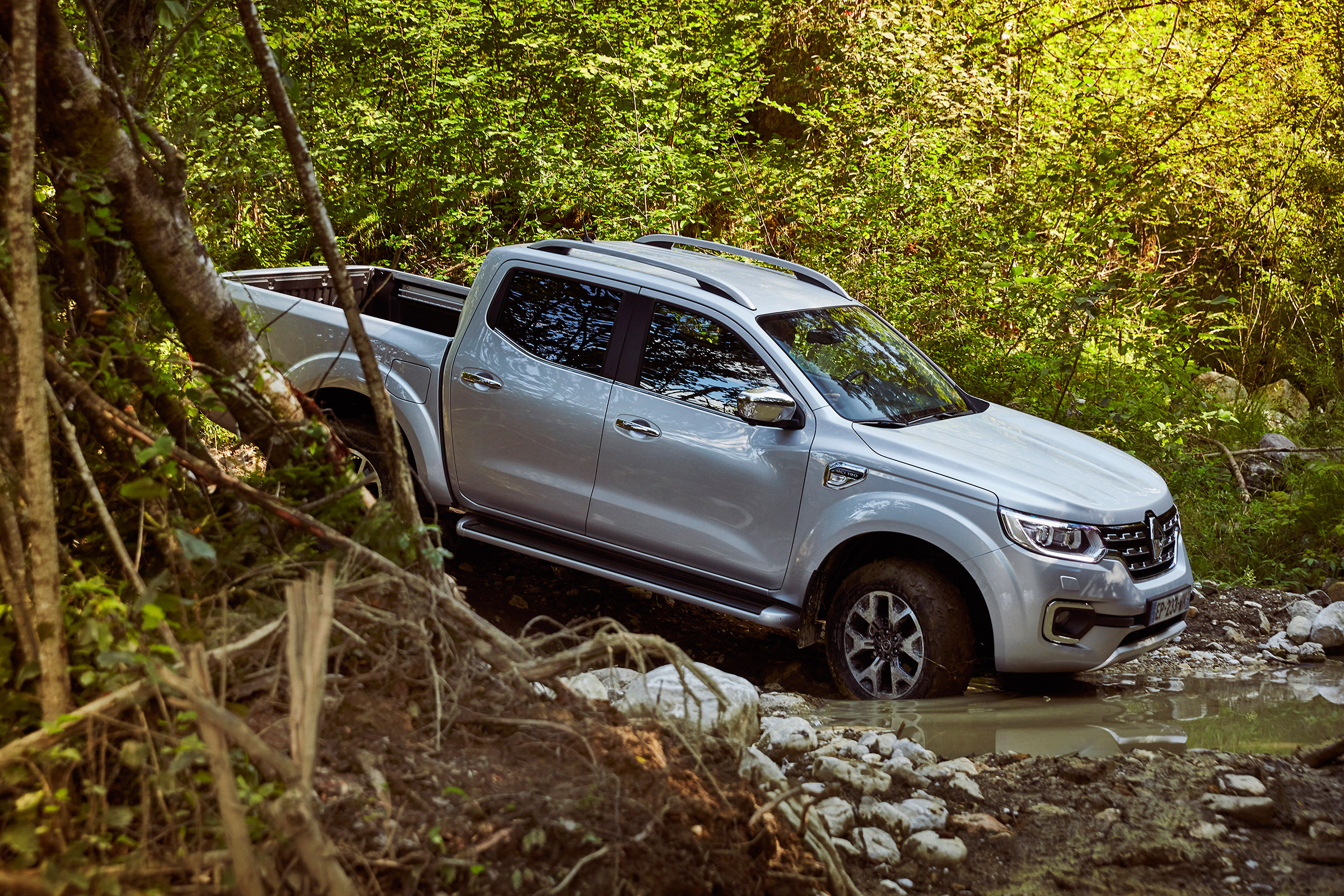 Renault Alaskan - off-road side
