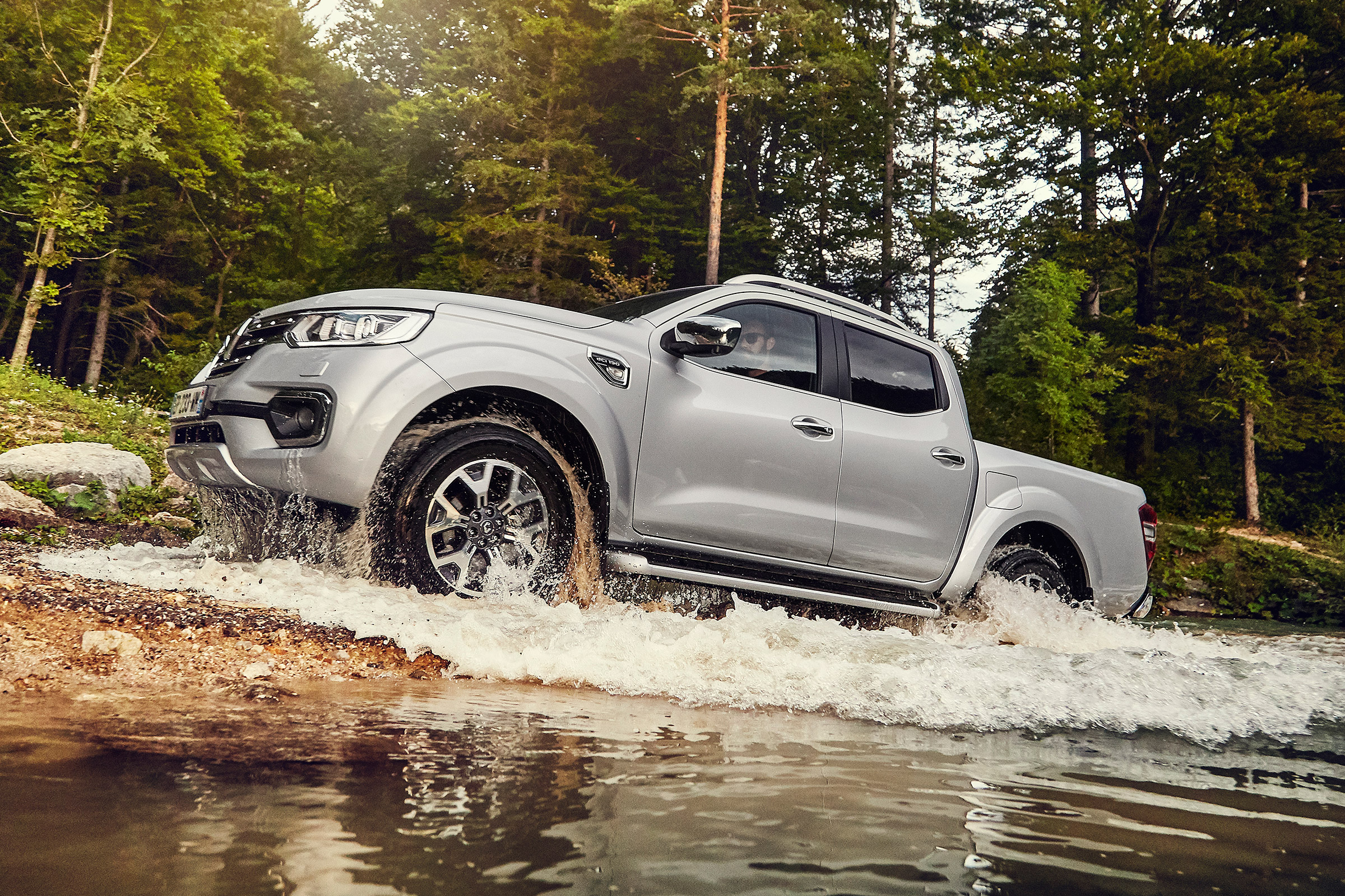 Renault Alaskan - off-road front