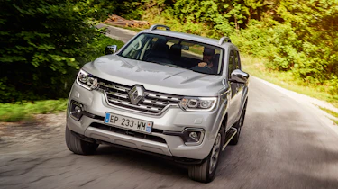 Renault Alaskan - front panning