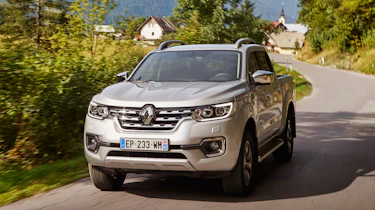 Renault Alaskan - front action